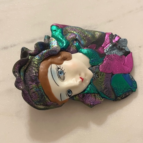 VTG Art Deco Lady Face Head Brooch Pin with real feathers Aristocrat - Picture 3 of 11